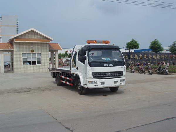 東風(fēng)多利卡清障車(chē)